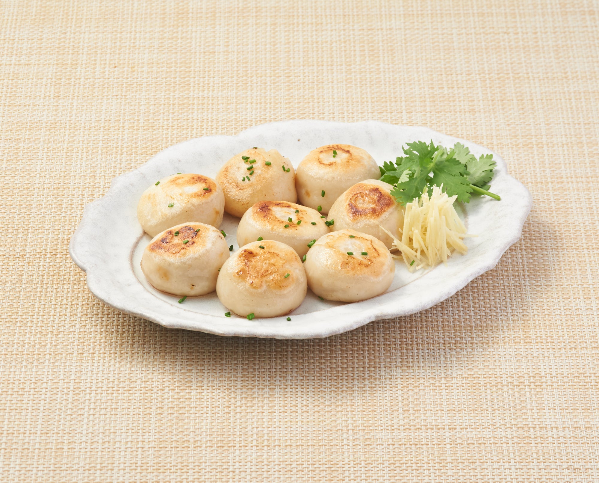 OISIX フライパンで簡単調理！焼き小籠包（8個）